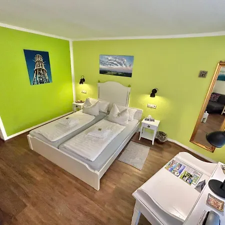 豪斯艾姆库公寓酒店 Schömberg