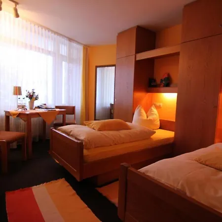 מלון Haus Am Kurpark 2*