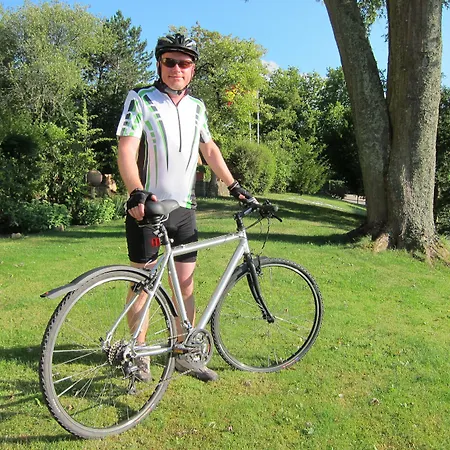 豪斯艾姆库公寓酒店 2* Schömberg