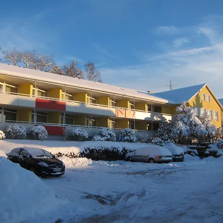 豪斯艾姆库公寓酒店 2* Schömberg