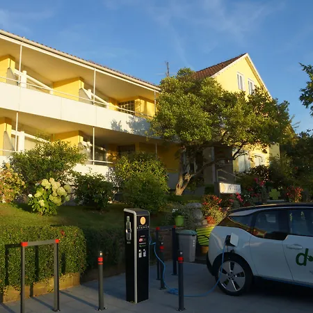 豪斯艾姆库公寓酒店 Schömberg