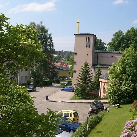 豪斯艾姆库公寓酒店 2* Schömberg